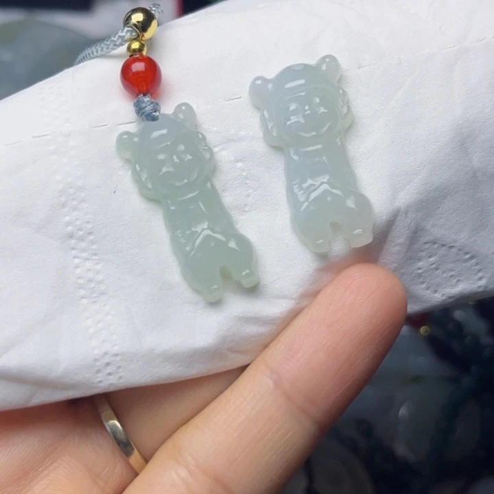 翡翠未镶嵌颈饰挂件