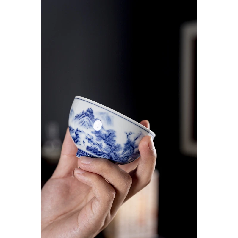 （旗舰号）复古青花山水开窗主人杯家用功夫茶品茗杯