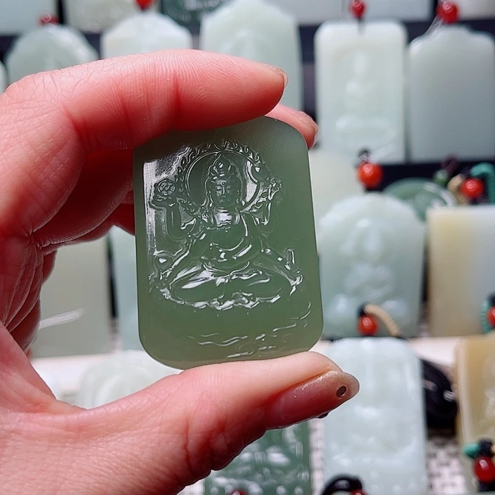 浓***酒和田玉未镶嵌挂件