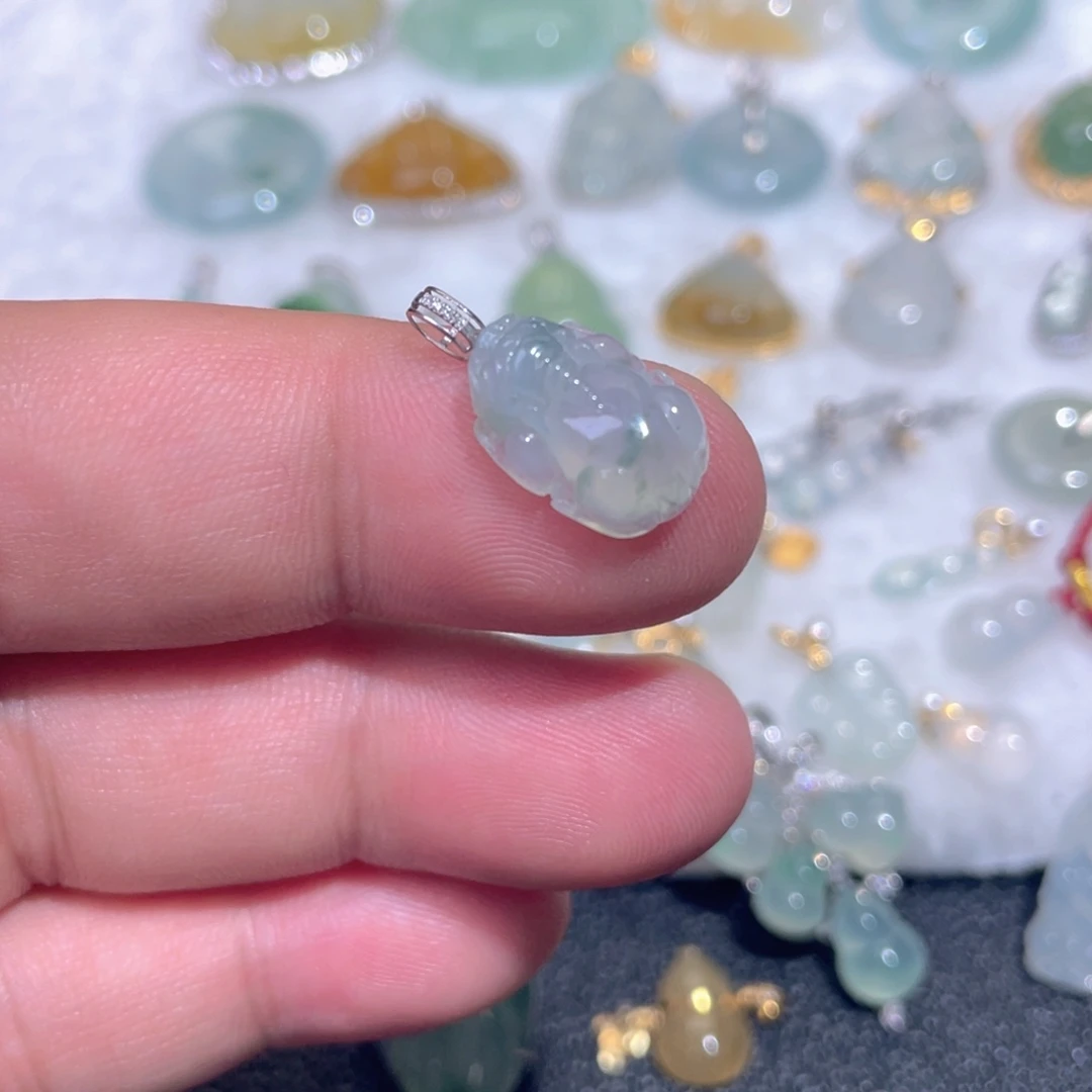 翡翠18K金镶嵌颈饰