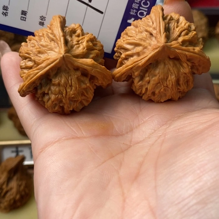 华***把件桃核三棱三棱