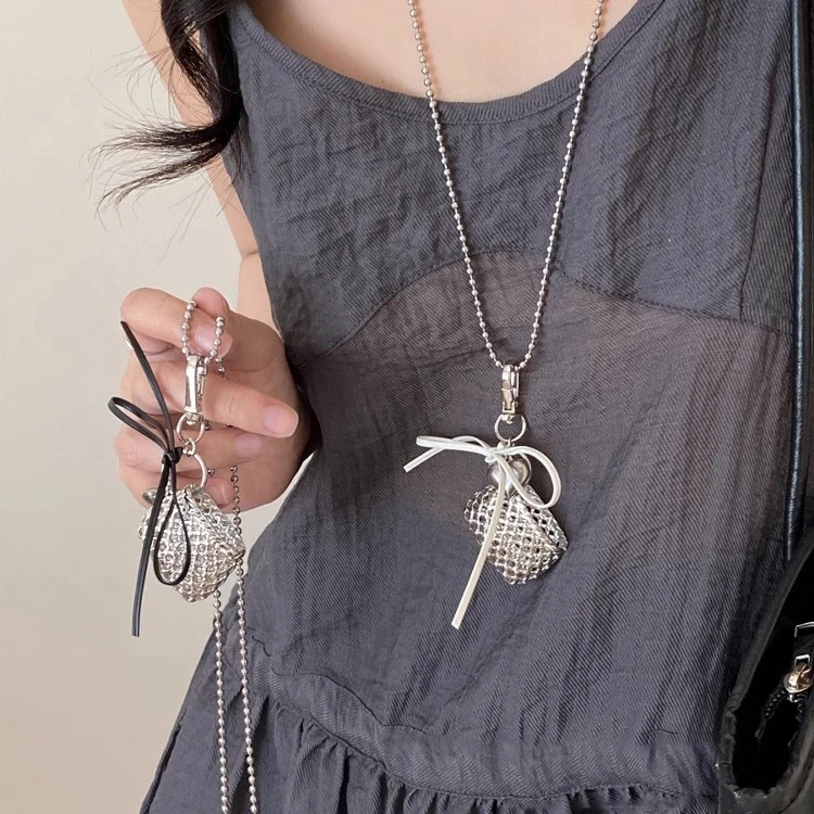 钛钢项链 银色爱心丝带包包项链韩国长款小众斜挎卫衣毛衣链B119