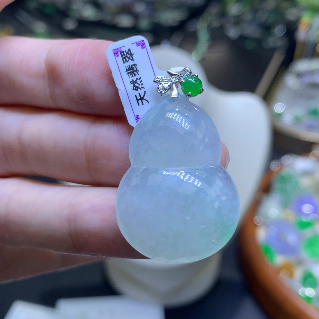 颈饰18K金镶嵌翡翠