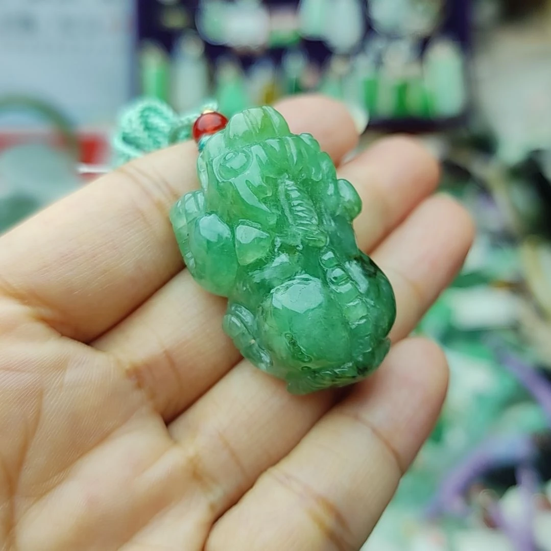 翡翠未镶嵌颈饰35