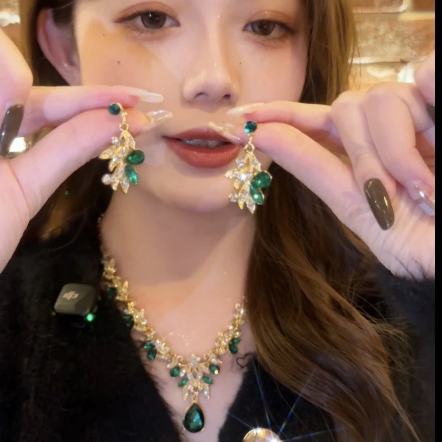 铜合金合成锆石项链 复古宫廷风绿色枝叶镶钻流苏项链耳钉两件套