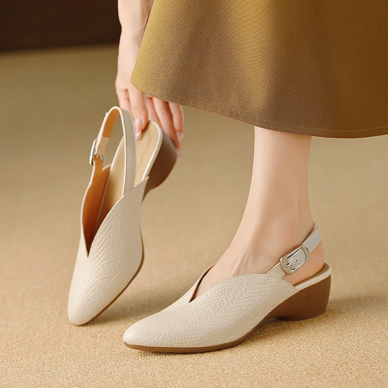 软羊皮坡跟气质妈妈凉鞋女 4公分大码芒果头透气跟鞋包头舒适女鞋