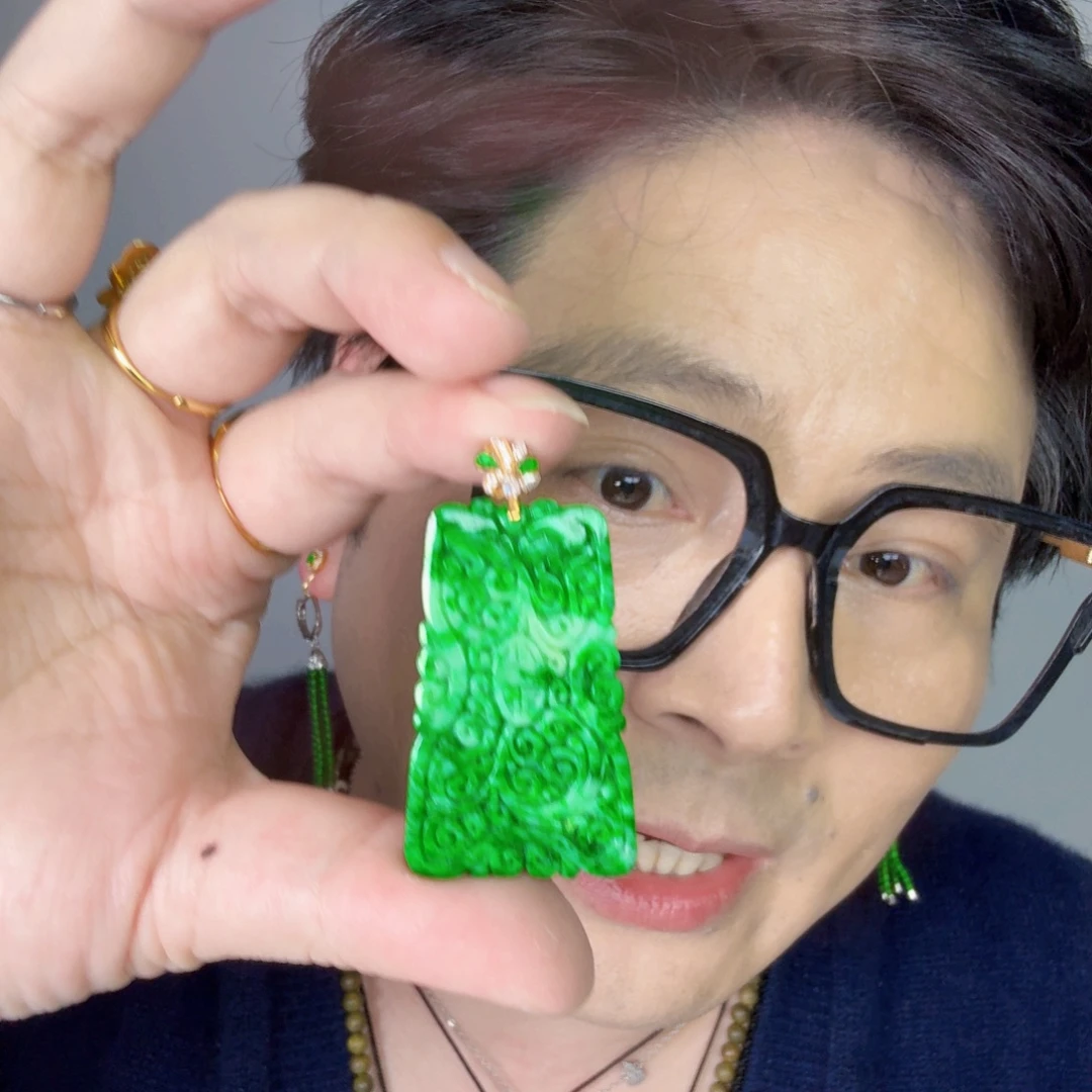 翡翠18K金镶嵌颈饰一件