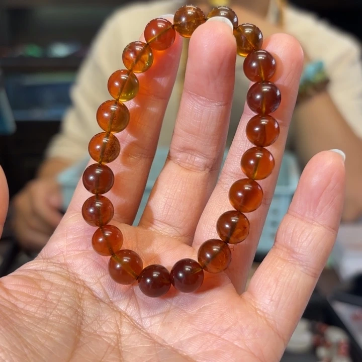 H***）琥珀未镶嵌颈饰琥珀