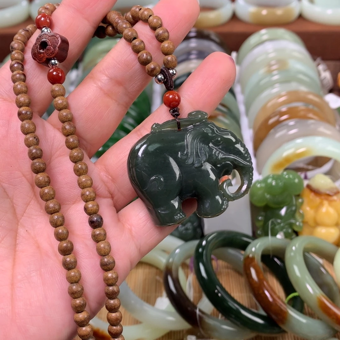 和田玉未镶嵌颈饰