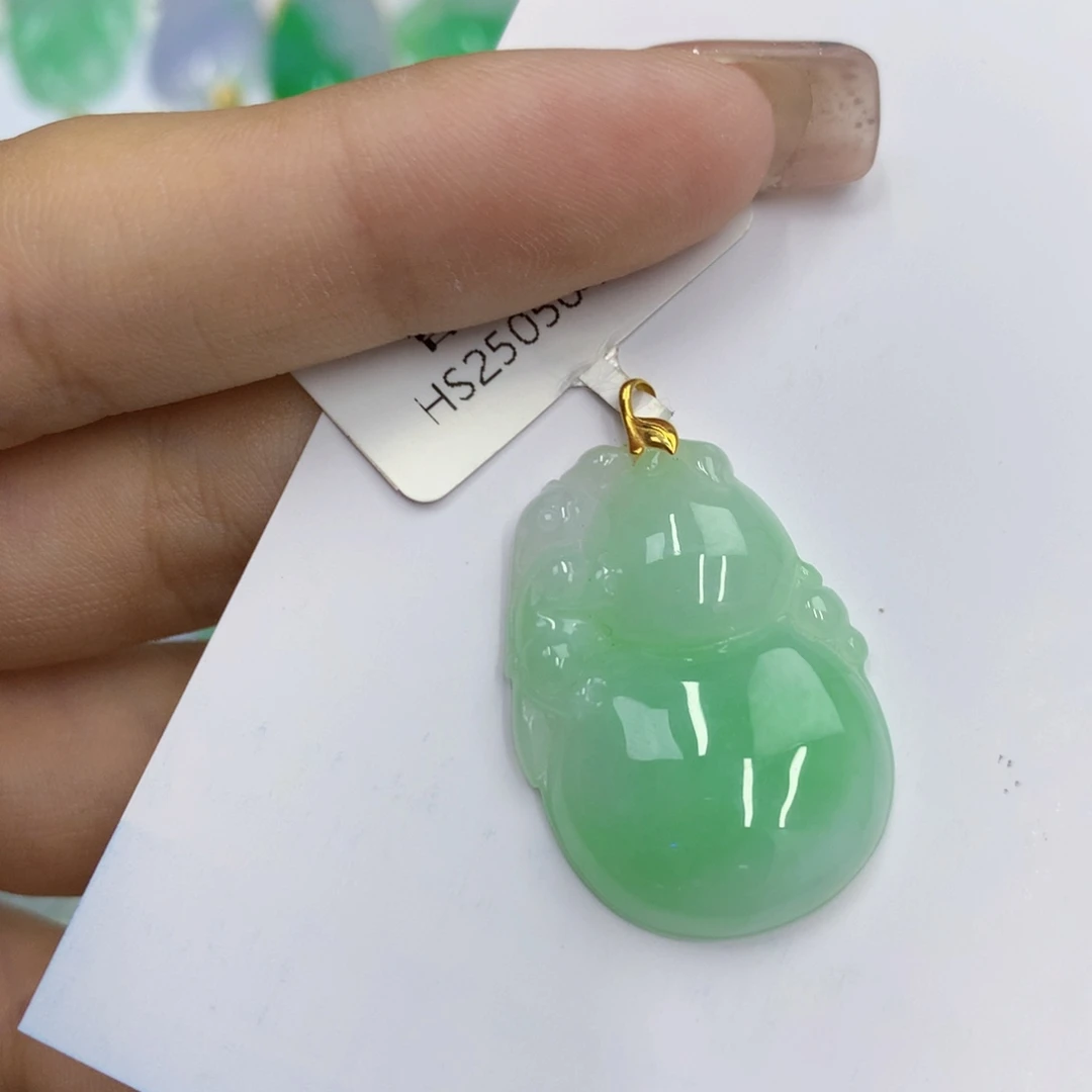 翡翠18K金镶嵌颈饰翡翠