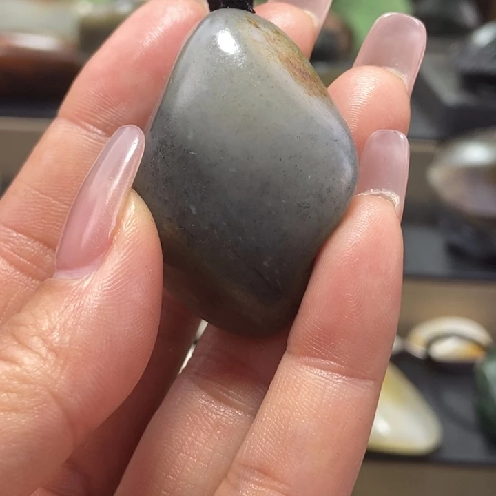 和田玉未镶嵌把件