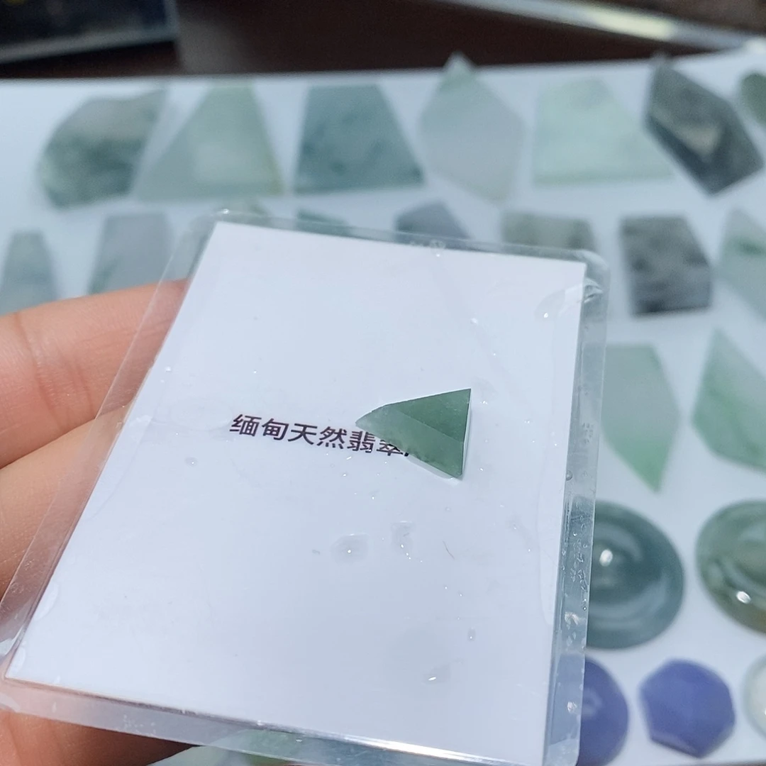 翡翠未镶嵌颈饰77888