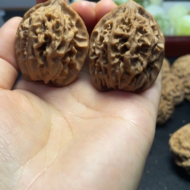 文玩核桃吊坠方尊37