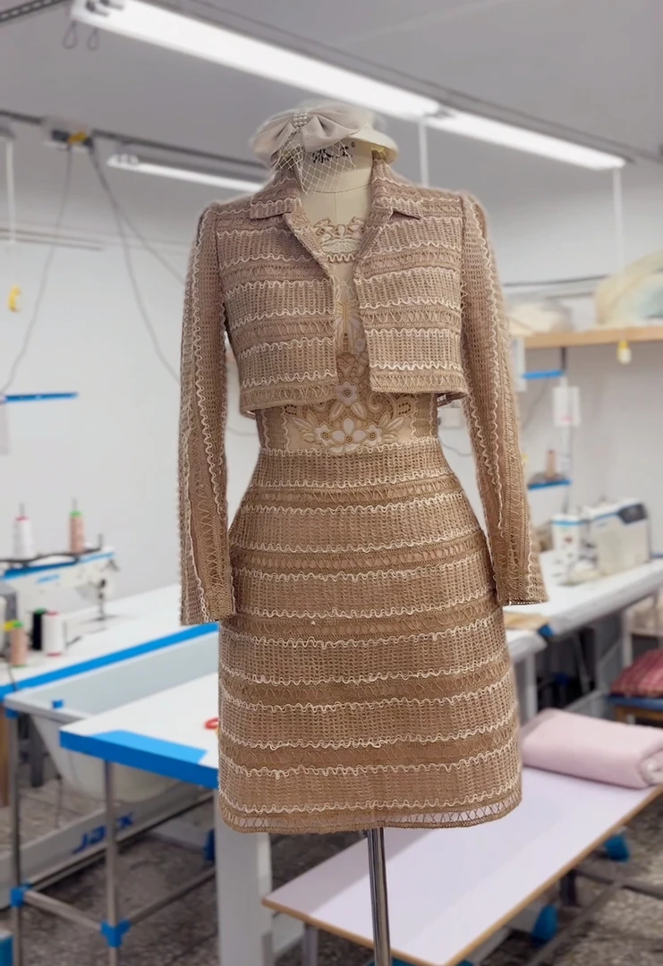 YINUO名媛风小众设计款重工麻带编织绣花外套+半裙两件套装