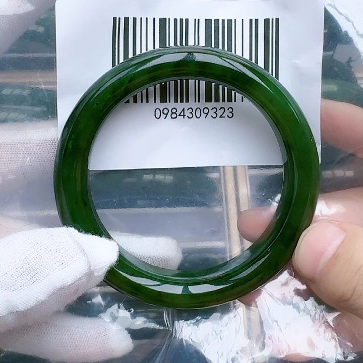 和田玉（碧玉）手镯未镶嵌包容5657