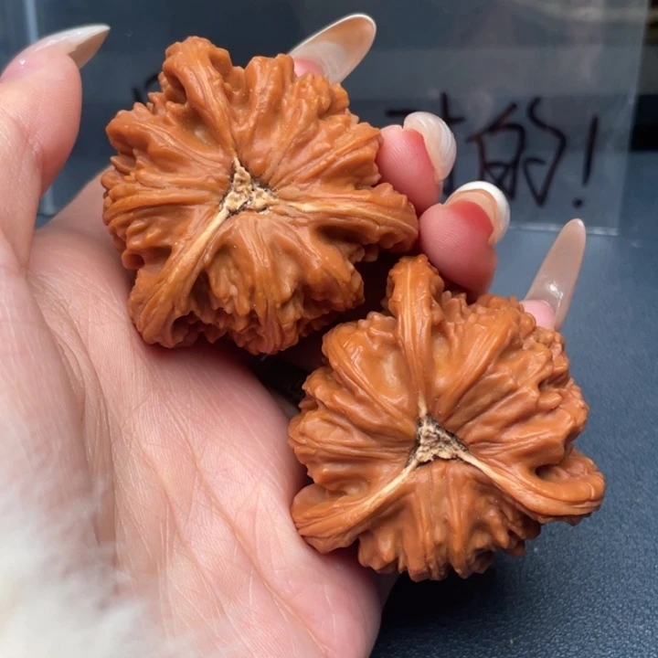 ****文玩核桃吊坠白狮子