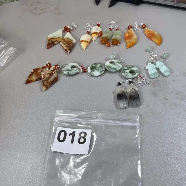 蛇纹石玉合金耳饰桃***@