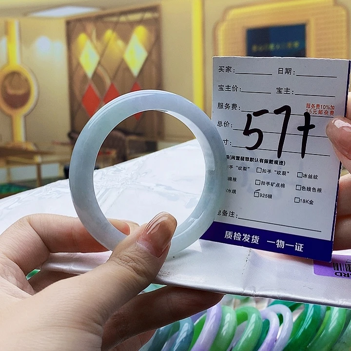 翡翠未镶嵌手镯900……