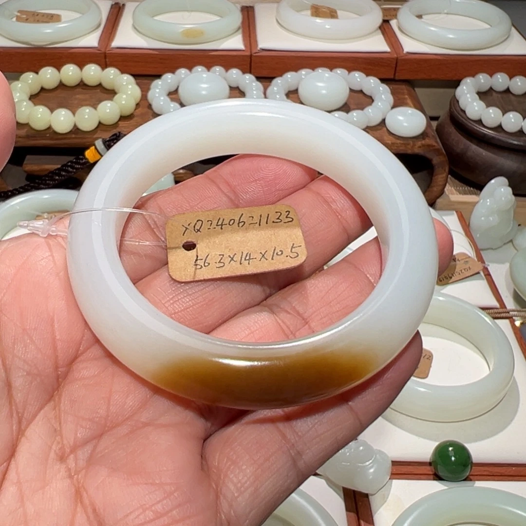 和田玉未镶嵌手镯