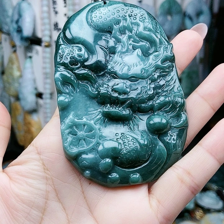 颈饰足铂镶嵌翡翠翡翠