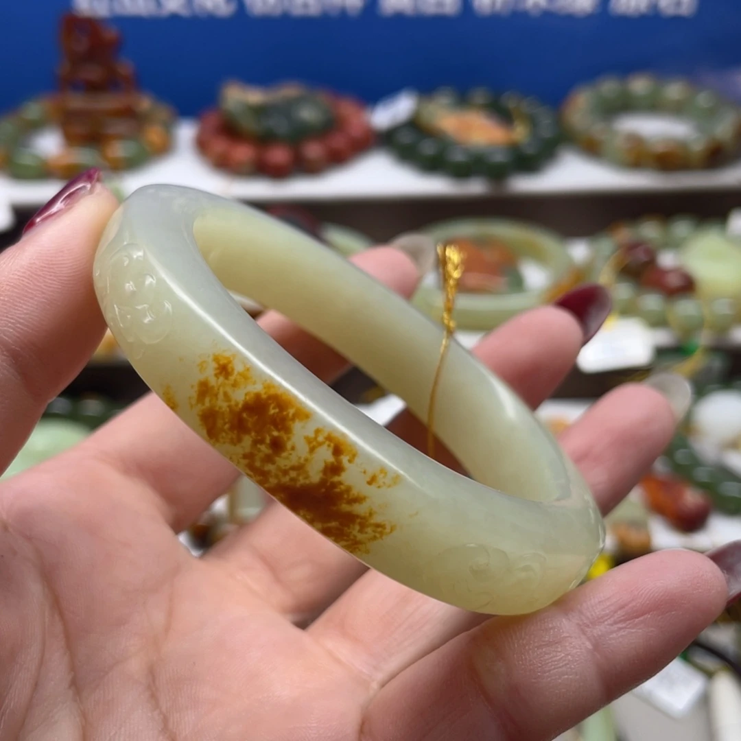 未镶嵌手镯透闪石质玉