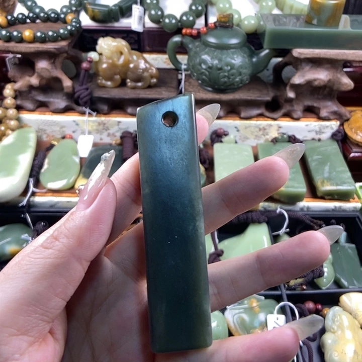 未镶嵌透闪石质玉把件