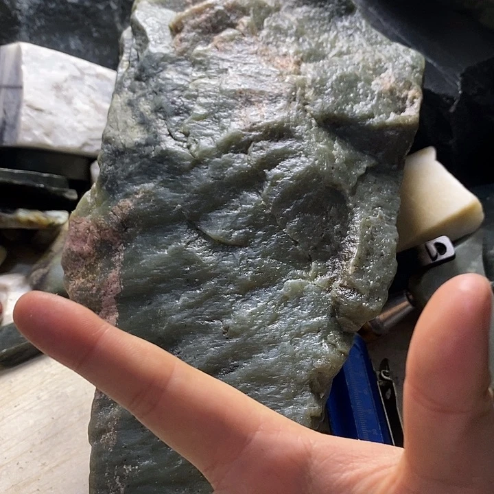 透闪石质玉珠宝半成品未镶嵌沙*上