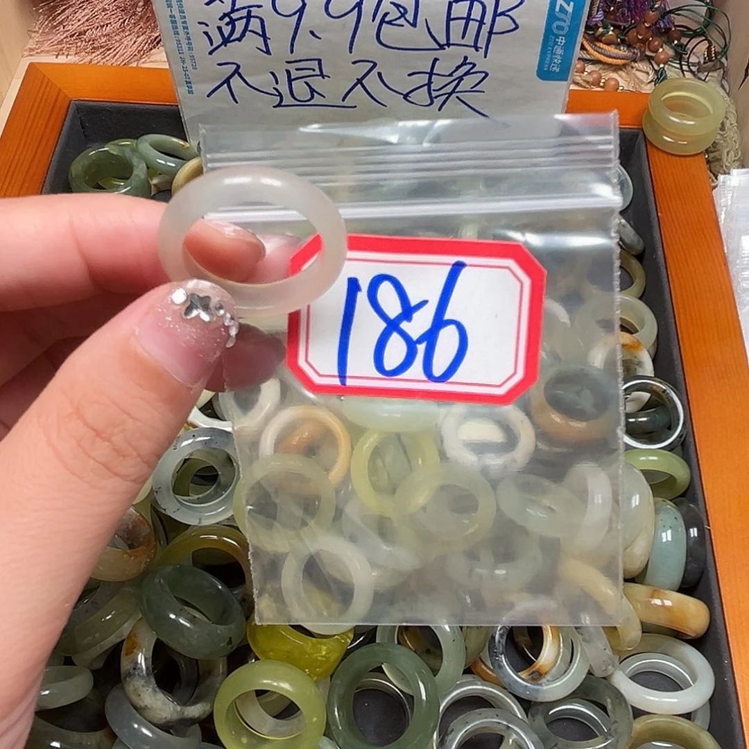****惜未镶嵌蛇纹石玉珠宝奇石
