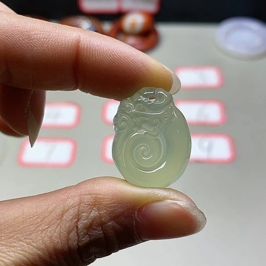 玛瑙/玉髓吊坠(不含链)未镶嵌?