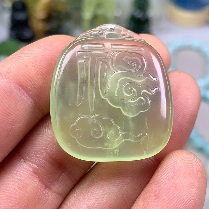 蛇纹石玉挂坠未镶嵌