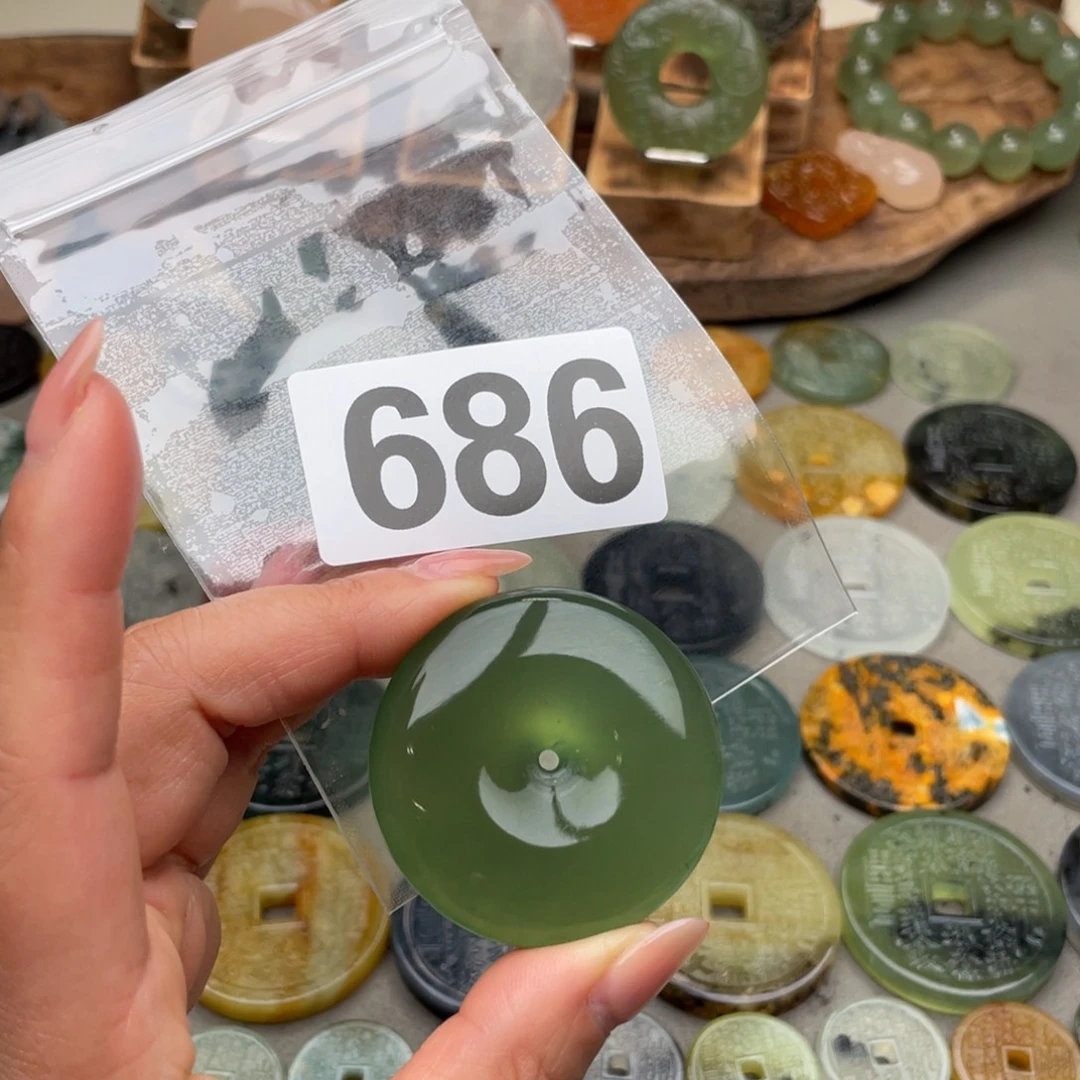 十***少蛇纹石玉未镶嵌颈饰