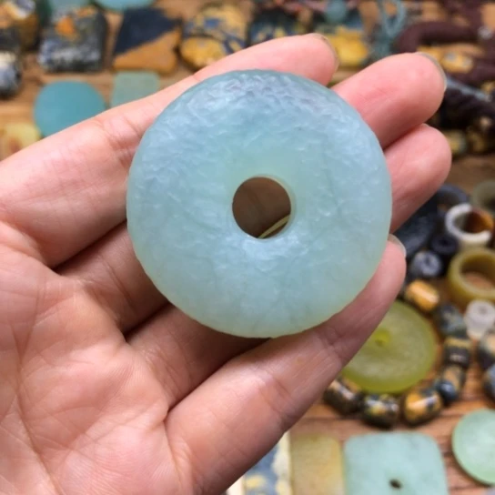 毛***球蛇纹石玉合金颈饰