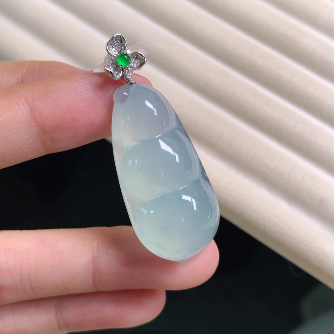 翡翠颈饰18K金镶嵌福豆