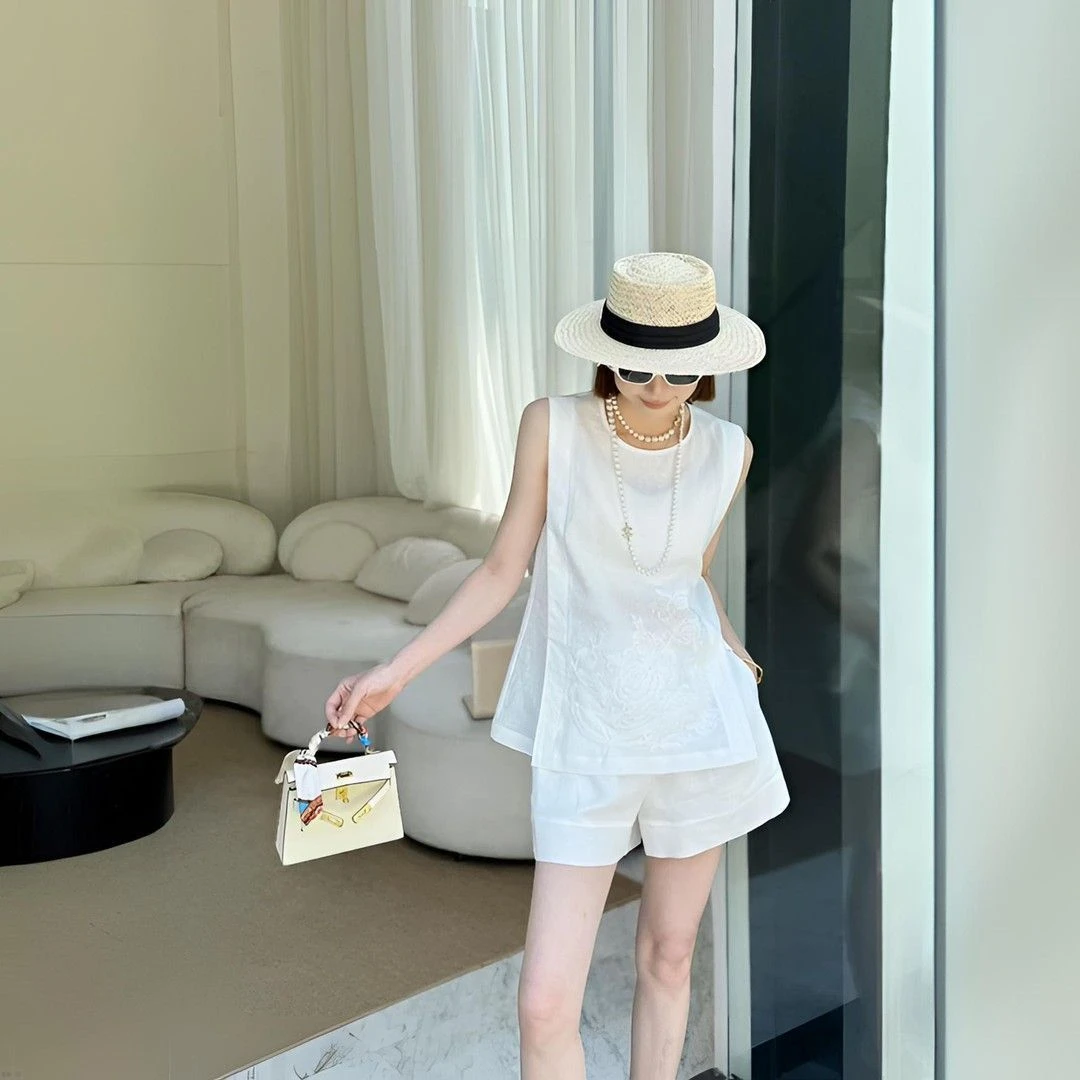 夏季时尚新中式国风重工刺绣无袖衬衫与高腰短裤套装