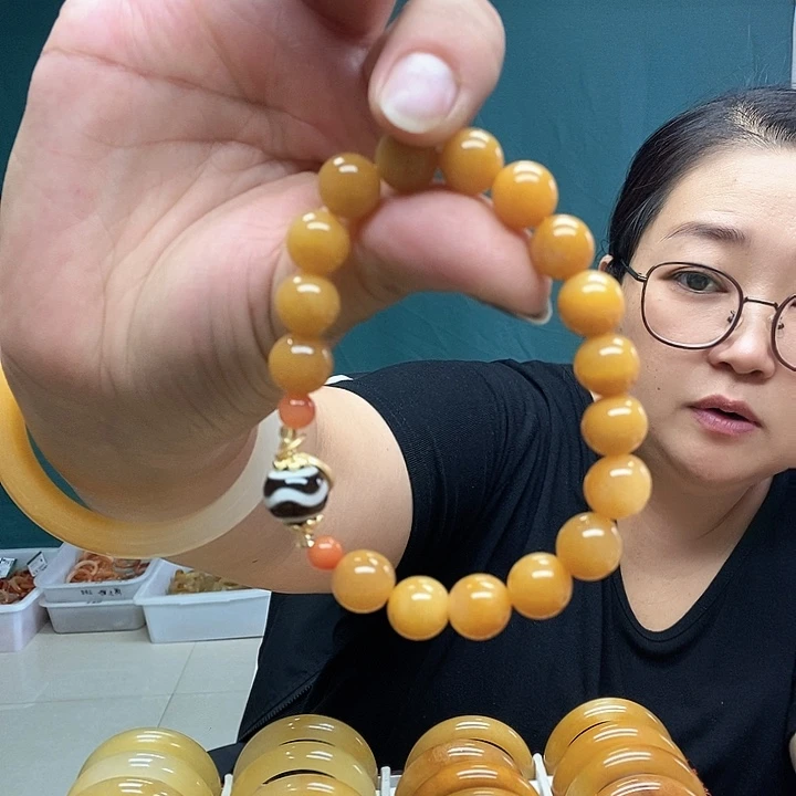未镶嵌石英质玉（黄龙玉）手链