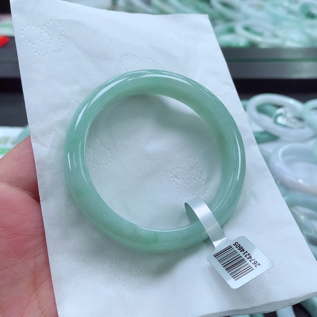 翡翠手镯未镶嵌圈口54有失眠纹