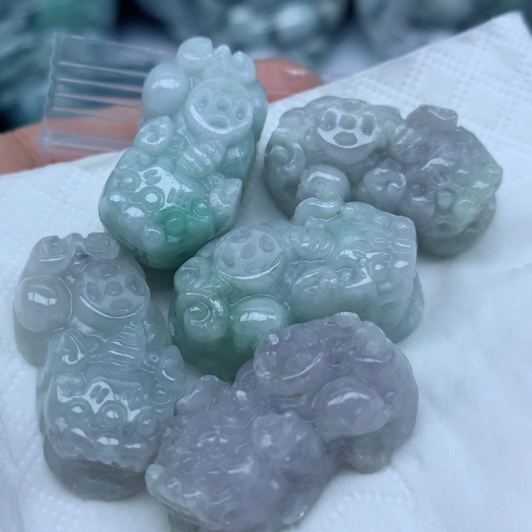颈饰足铂镶嵌翡翠翡翠