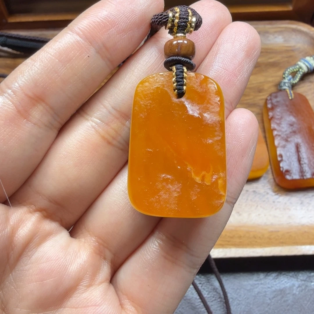 琥珀吊坠(赠链)未镶嵌