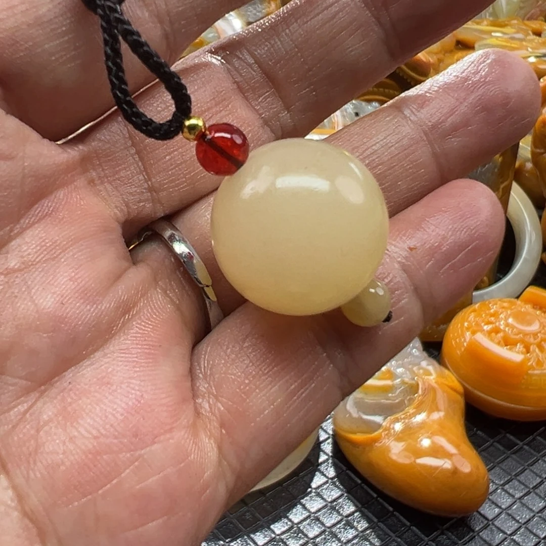 颈饰未镶嵌石英质玉