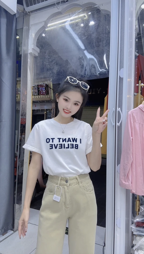 《盈盈家》植绒字母T桖上衣