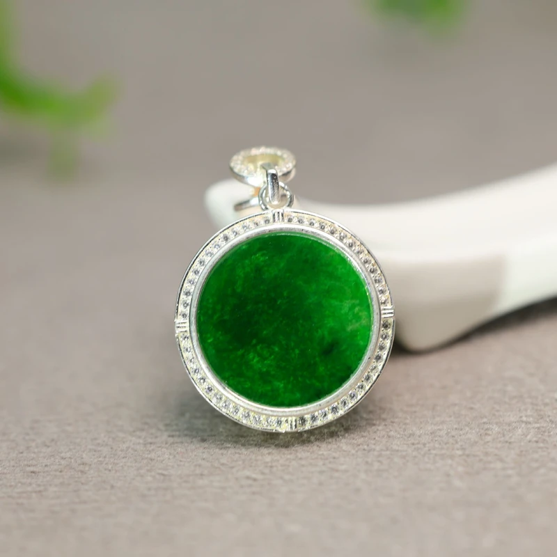 #H937满色辣绿天然A货翡翠无事圆牌吊坠 S925银镶嵌