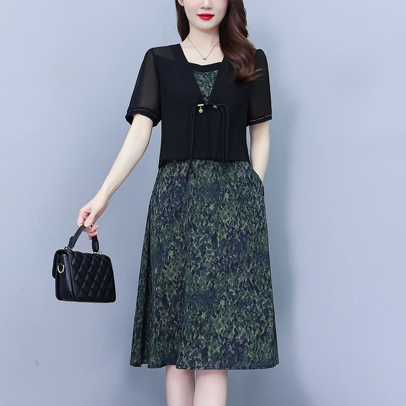 贵夫人夏天2025新款妈妈高端贵气轻奢时尚设计感假两件遮肚连衣裙