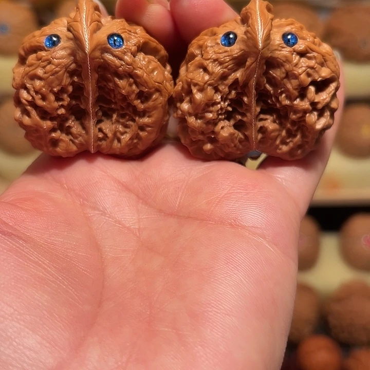 桃核把件小****赁精品核桃