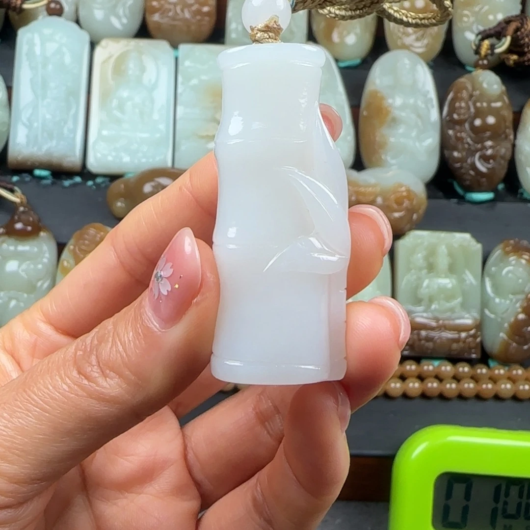 国***陈和田玉未镶嵌挂件