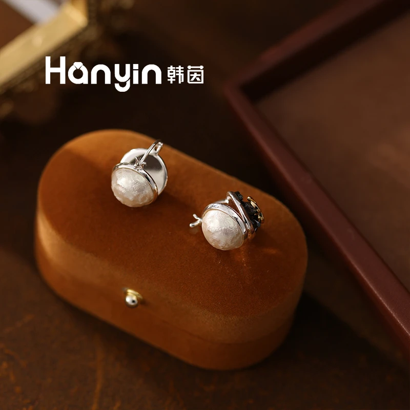 铜合金合成锆石耳饰 法式轻奢高级感爆款气质百搭黑白双C耳环AAA