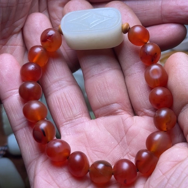 人***茶和田玉（糖玉）未镶嵌颈饰