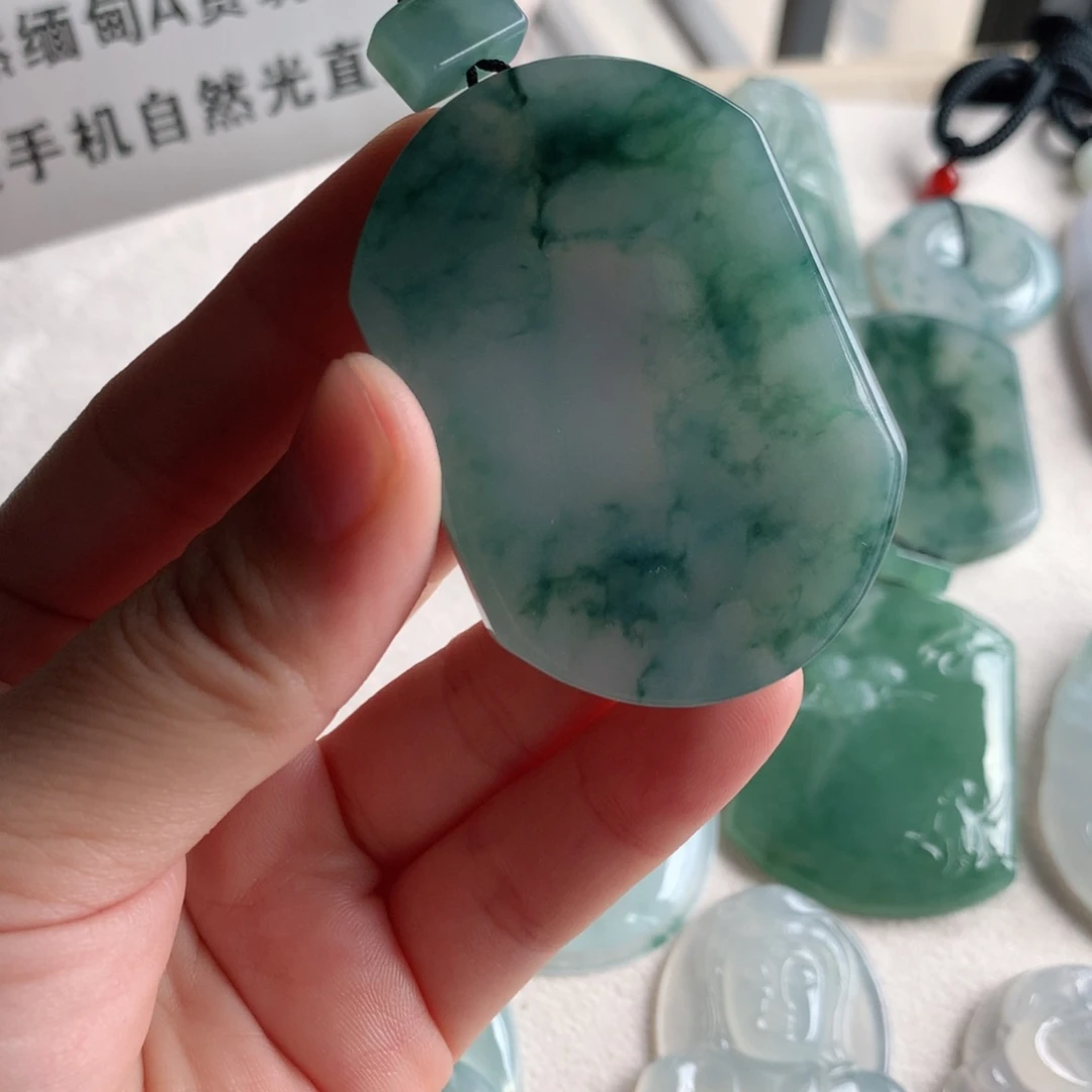 R***_翡翠未镶嵌颈饰翡翠