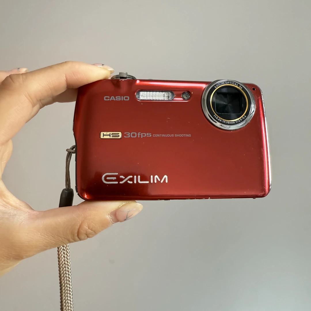 9新 Casio/卡西欧 FS10 1000万像素 3倍变焦 古早氛围感奶油肌