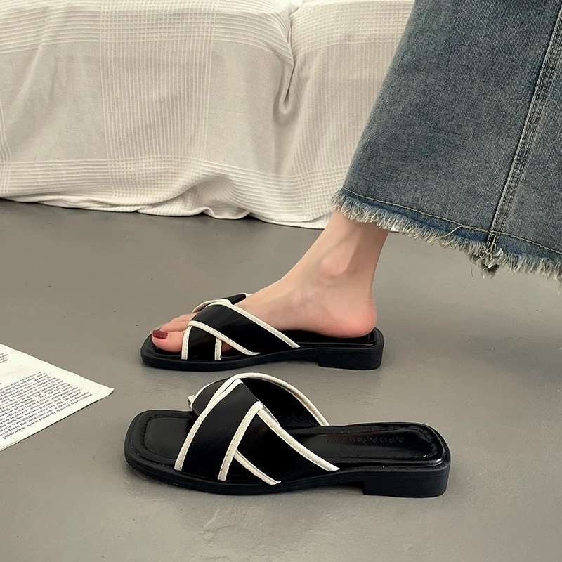 超火法式平底绝美凉拖鞋女夏季外穿时尚2025新款高级感外出沙滩鞋