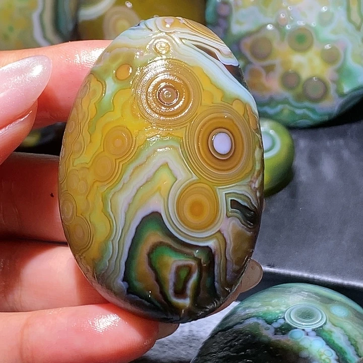 金***蛙玛瑙/玉髓未镶嵌珠宝奇石